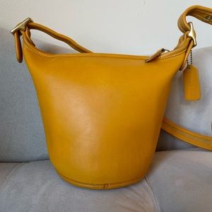 Vintage Coach Maggie 9019 bucket Yellow Mustard shoulder crossbody bag leather